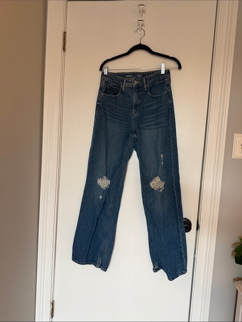 NWOT- Old Navy Straight-Leg Distressed Jeans - Denim Blue